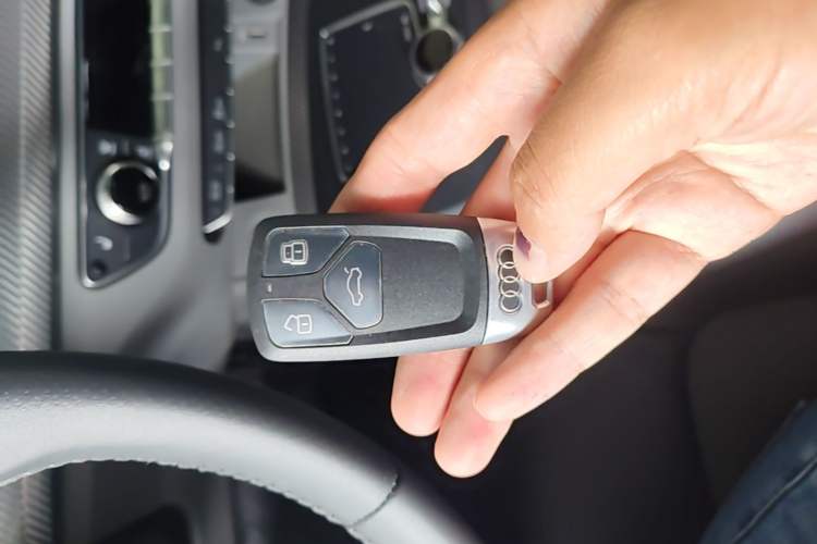 Used Audi Q5L 2018 45 TFSI Prestige Fashion Edition China VI Emission Standard Vehicle Key