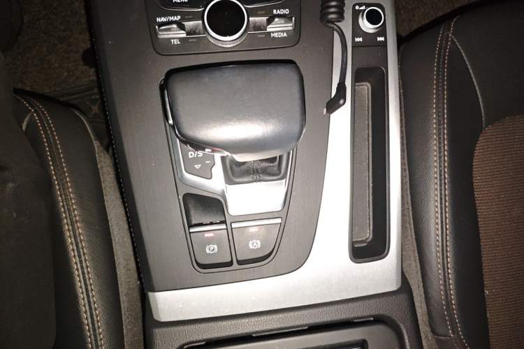 Used Audi Q5L 2018 40 TFSI Prestige Fashion Edition China V Gear Lever