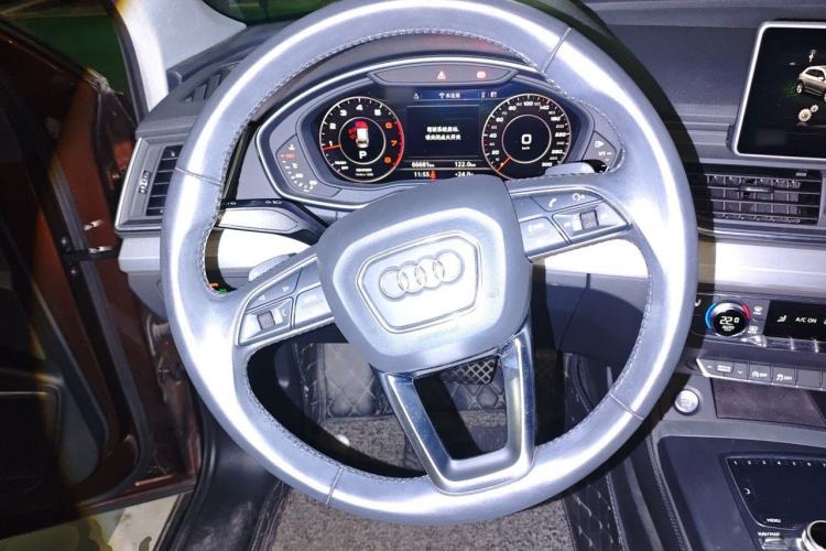 Used Audi Q5L 2018 40 TFSI Prestige Fashion Edition China V Steering Wheel