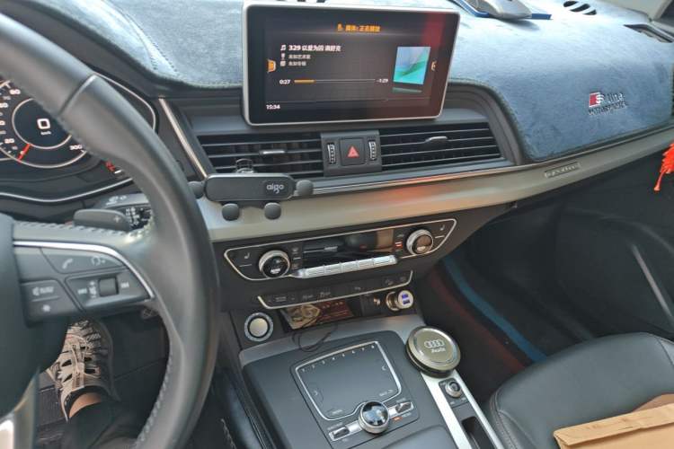 Used Audi Q5L 2020 Updated 40 TFSI Prestige Fashion Edition Audio And AC Panel