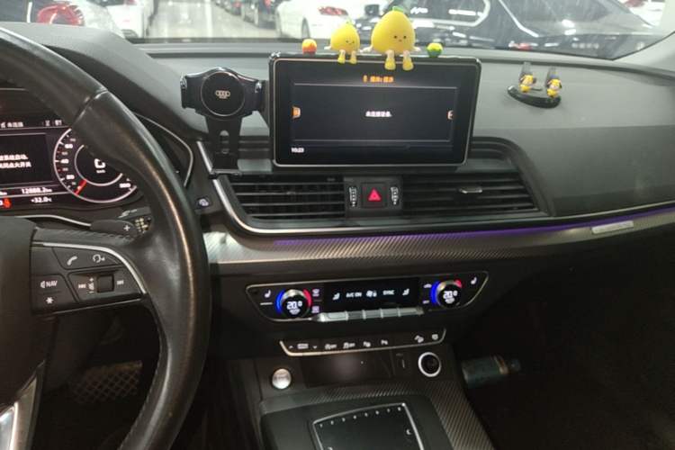 Used Audi Q5L 2020 45 TFSI Prestige Fashion Model Audio And AC Panel