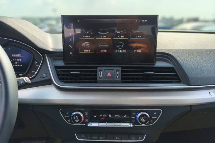 Used Audi Q5L 2020 Updated 40 TFSI Prestige Fashion Edition Audio And AC Panel