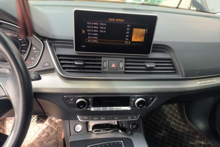 Used Audi Q5L 2020 40 TFSI Prestige Fashion Edition Audio And AC Panel