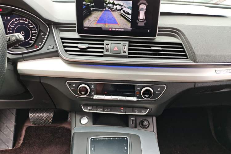 Used Audi Q5L 2020 Updated 40 TFSI Prestige Fashion Edition Audio And AC Panel