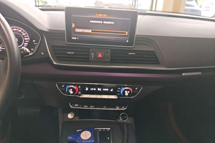 Used Audi Q5L 2020 Updated 40 TFSI Prestige Fashion Edition Audio And AC Panel