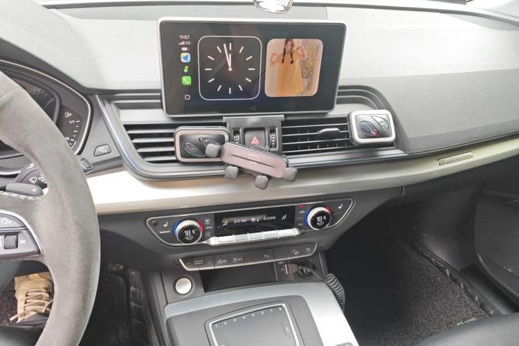 Used Audi Q5L 2020 Updated 40 TFSI Prestige Fashion Edition Audio And AC Panel