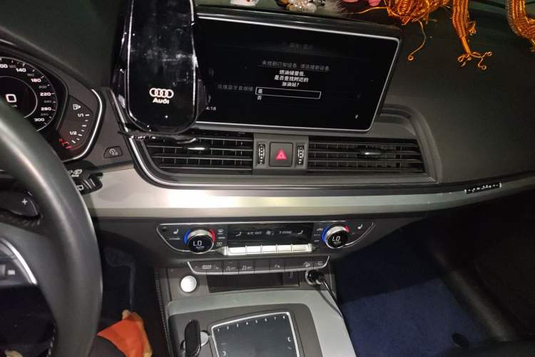 Used Audi Q5L 2020 Updated 40 TFSI Prestige Fashion Edition Audio And AC Panel