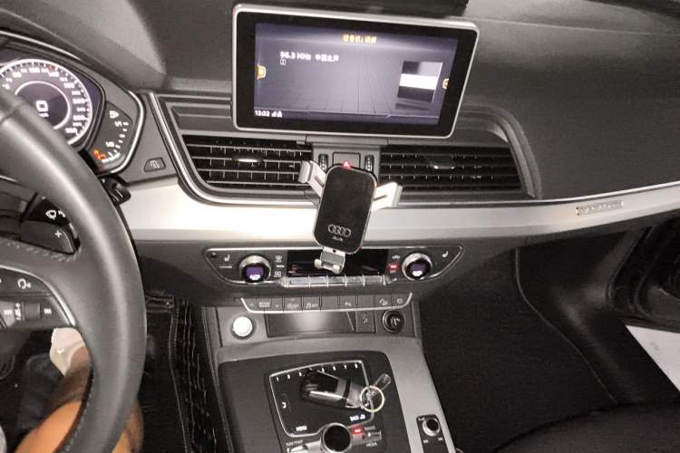 Used Audi Q5L 2020 40 TFSI Prestige Fashion Edition Audio And AC Panel