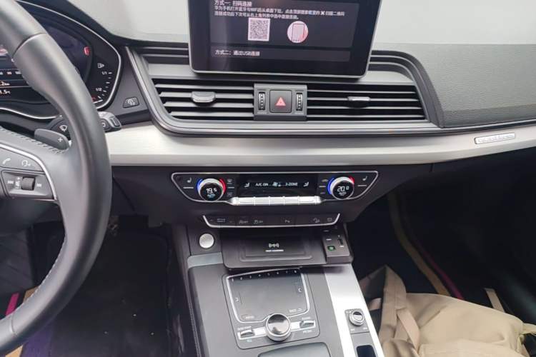 Used Audi Q5L 2020 Updated 40 TFSI Prestige Fashion Edition Audio And AC Panel