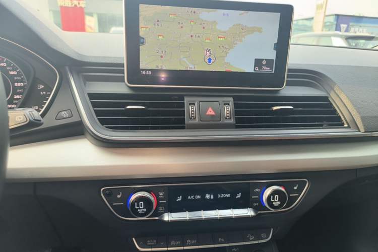 Used Audi Q5L 2020 Updated 40 TFSI Prestige Fashion Edition Audio And AC Panel