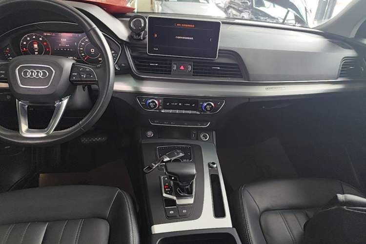 Used Audi Q5L 2020 40 TFSI Prestige Fashion Edition Audio And AC Panel