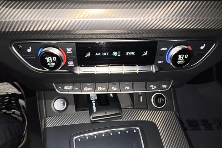 Used Audi Q5L 2020 45 TFSI Prestige Fashion Model Audio And AC Panel