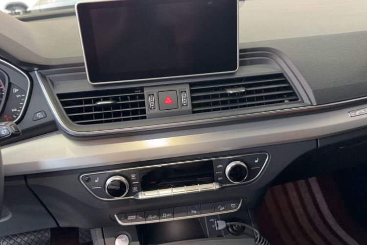 Used Audi Q5L 2020 Updated 40 TFSI Prestige Fashion Edition Audio And AC Panel