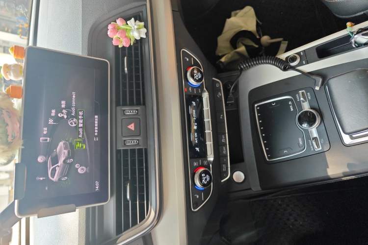 Used Audi Q5L 2020 40 TFSI Prestige Fashion Edition Audio And AC Panel