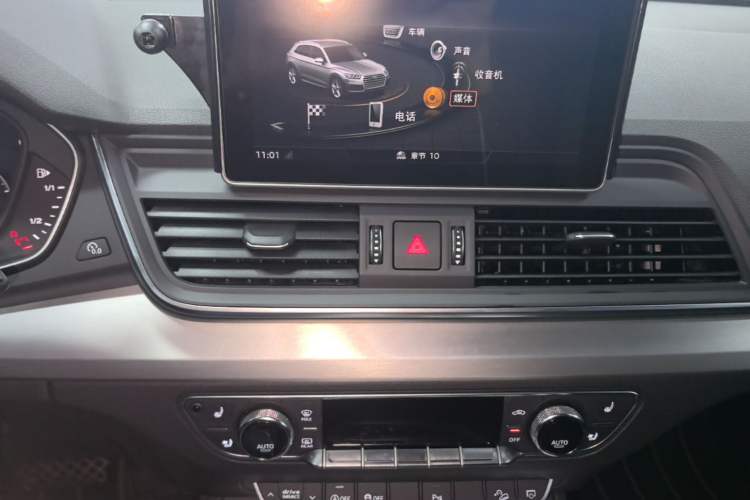 Used Audi Q5L 2020 Updated 40 TFSI Prestige Fashion Edition Audio And AC Panel