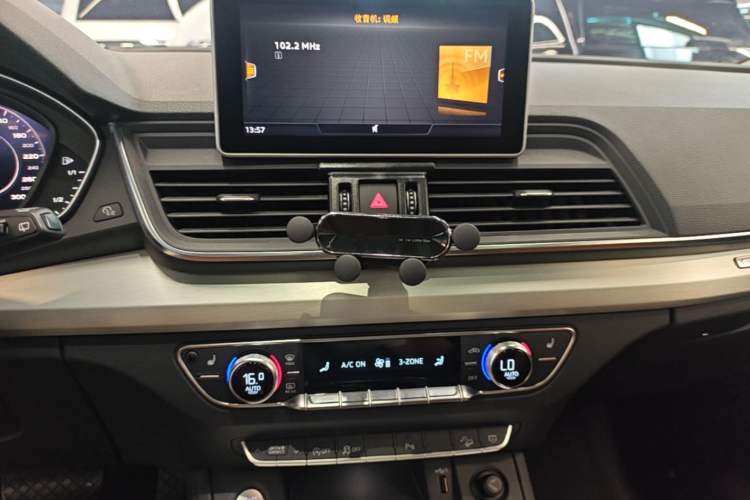 Used Audi Q5L 2020 40 TFSI Prestige Fashion Edition Audio And AC Panel