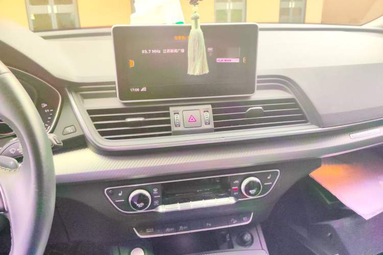 Used Audi Q5L 2020 Updated 40 TFSI Prestige Fashion Edition Audio And AC Panel