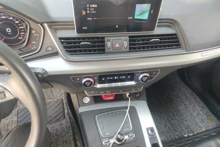 Used Audi Q5L 2020 Updated 40 TFSI Prestige Fashion Edition Audio And AC Panel