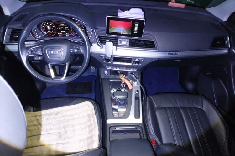 Used Audi Q5L 2020 Updated 40 TFSI Prestige Fashion Edition Audio And AC Panel