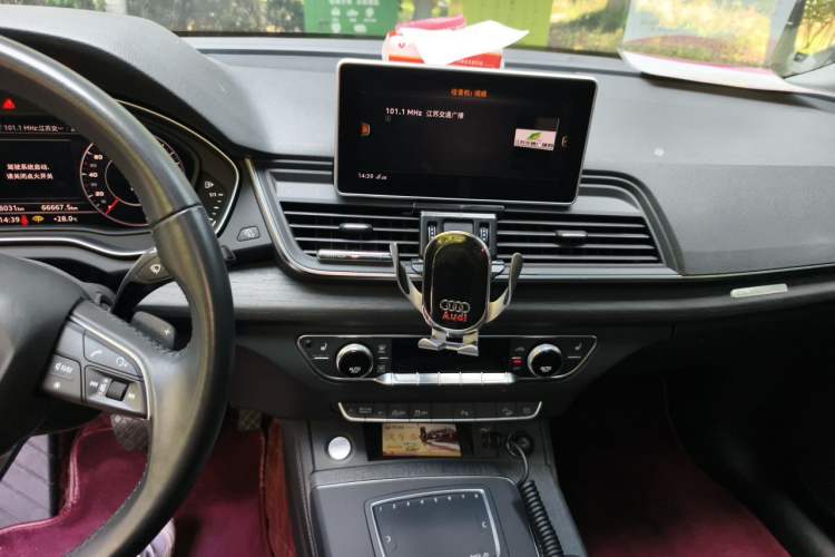 Used Audi Q5L 2020 40 TFSI Prestige Fashion Edition Audio And AC Panel