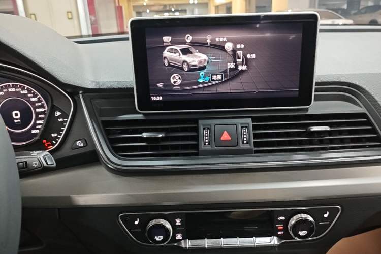 Used Audi Q5L 2020 Updated 40 TFSI Prestige Fashion Edition Audio And AC Panel