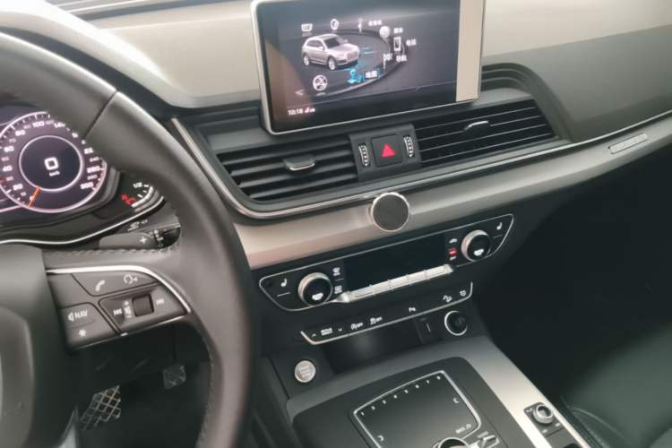 Used Audi Q5L 2020 Updated 40 TFSI Prestige Fashion Edition Audio And AC Panel