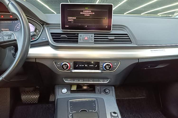 Used Audi Q5L 2020 Updated 40 TFSI Prestige Fashion Edition Audio And AC Panel