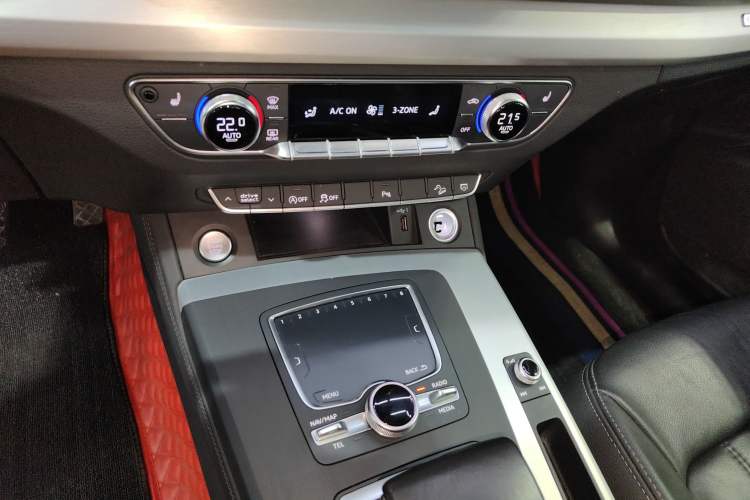 Used Audi Q5L 2020 Updated 40 TFSI Prestige Fashion Edition Audio And AC Panel