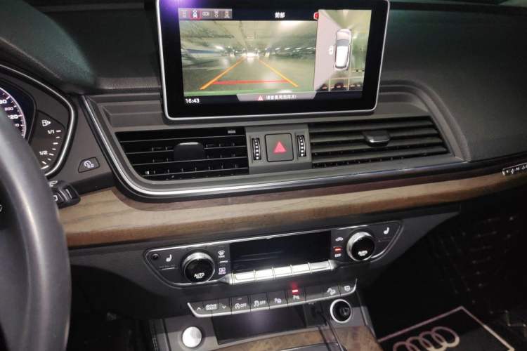 Used Audi Q5L 2020 45 TFSI Prestige Elegant Edition Audio And AC Panel