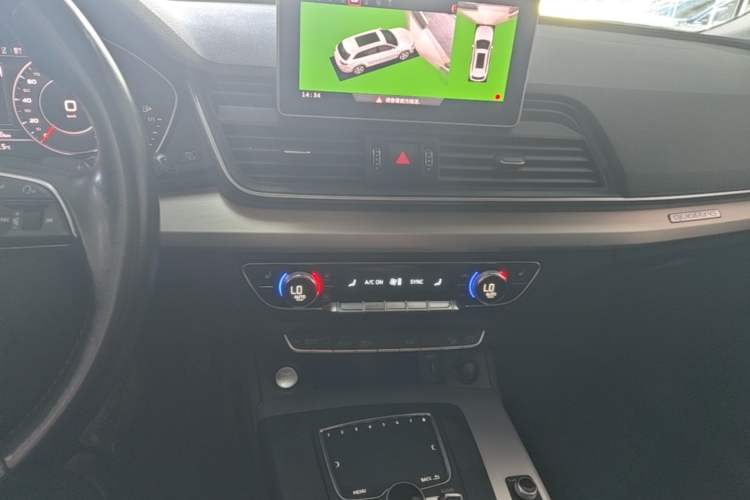 Used Audi Q5L 2020 Updated 40 TFSI Prestige Fashion Edition Audio And AC Panel
