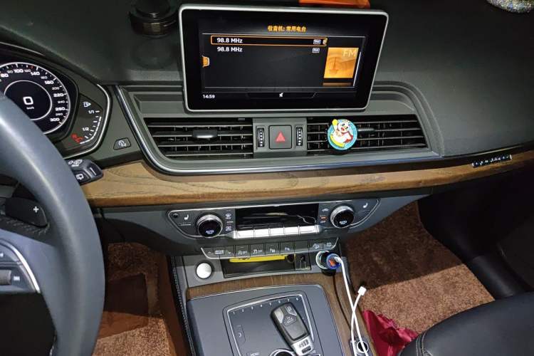 Used Audi Q5L 2020 45 TFSI Prestige Fashion Model Audio And AC Panel
