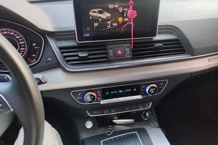 Used Audi Q5L 2020 Updated 40 TFSI Prestige Fashion Edition Audio And AC Panel