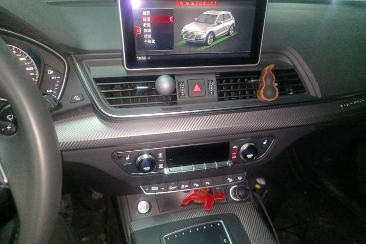 Used Audi Q5L 2020 45 TFSI Prestige Fashion Model Audio And AC Panel