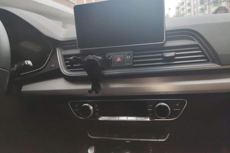 Used Audi Q5L 2020 Updated 40 TFSI Prestige Fashion Edition Audio And AC Panel