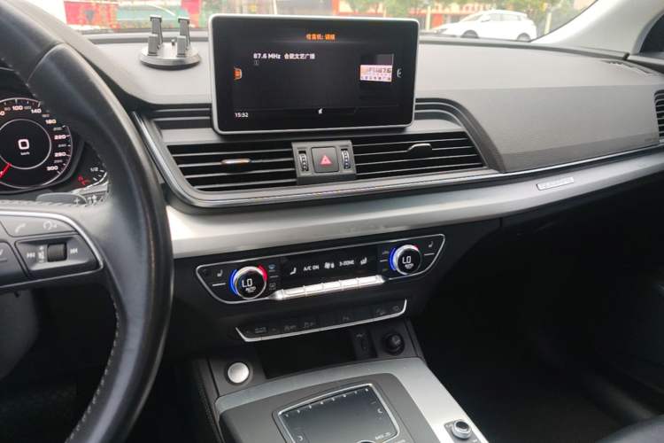 Used Audi Q5L 2020 40 TFSI Prestige Fashion Edition Audio And AC Panel