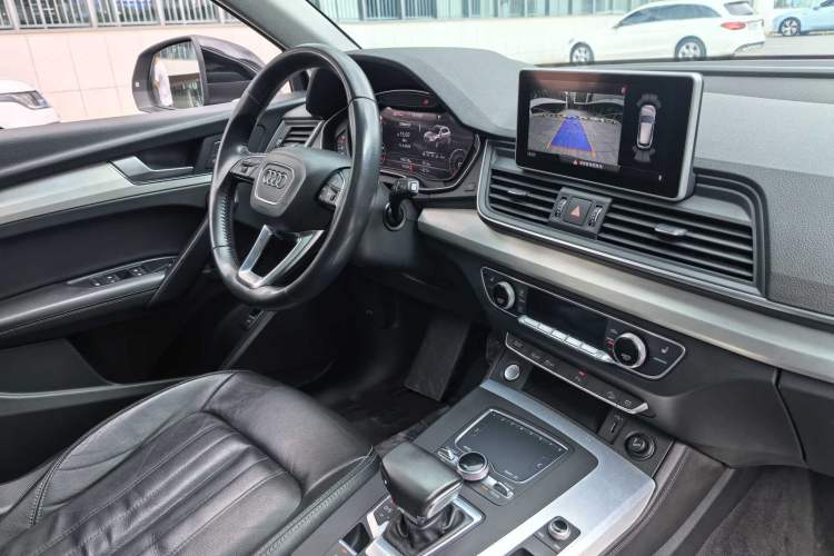 Used Audi Q5L 2020 40 TFSI Prestige Fashion Edition Audio And AC Panel