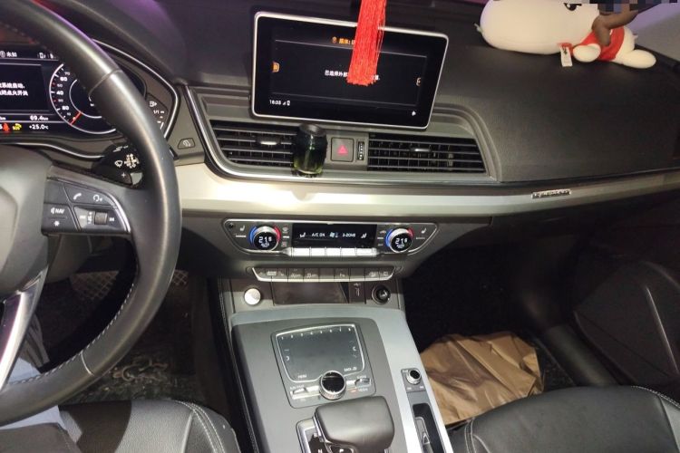 Used Audi Q5L 2020 40 TFSI Prestige Fashion Edition Audio And AC Panel