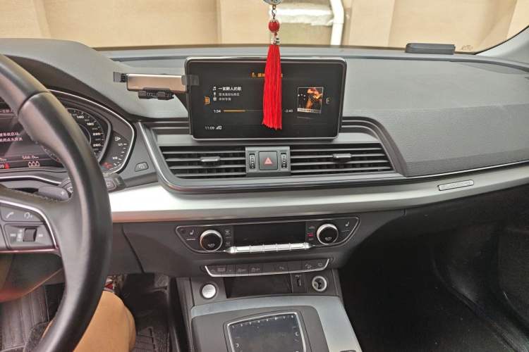 Used Audi Q5L 2020 40 TFSI Prestige Fashion Edition Audio And AC Panel