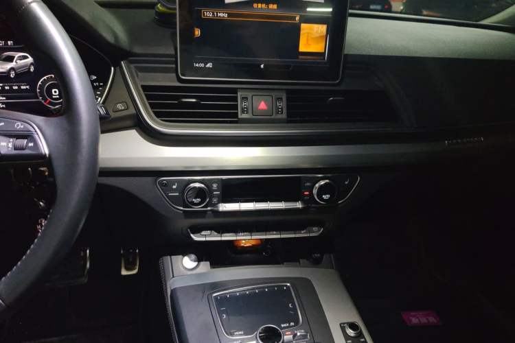 Used Audi Q5L 2020 40 TFSI Prestige Fashion Edition Audio And AC Panel