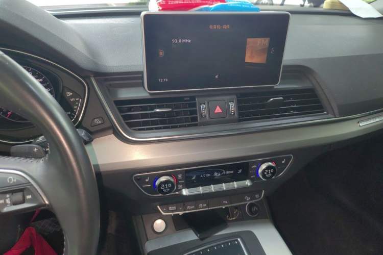 Used Audi Q5L 2020 Updated 40 TFSI Prestige Fashion Edition Audio And AC Panel
