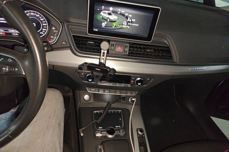 Used Audi Q5L 2020 Updated 40 TFSI Prestige Fashion Edition Audio And AC Panel