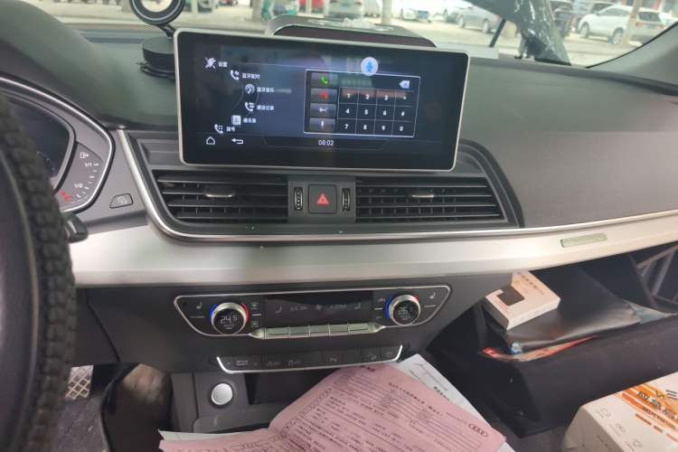 Used Audi Q5L 2020 Updated 40 TFSI Prestige Fashion Edition Audio And AC Panel