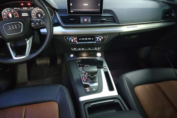 Used Audi Q5L 2020 40 TFSI Prestige Fashion Edition Audio And AC Panel