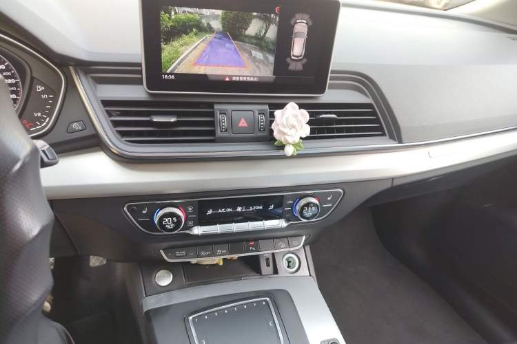 Used Audi Q5L 2020 Updated 40 TFSI Prestige Fashion Edition Audio And AC Panel