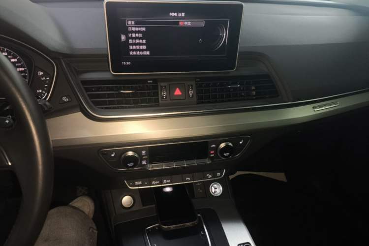 Used Audi Q5L 2020 Updated 40 TFSI Prestige Fashion Edition Audio And AC Panel