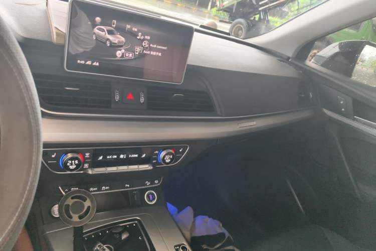 Used Audi Q5L 2020 Updated 40 TFSI Prestige Fashion Edition Audio And AC Panel