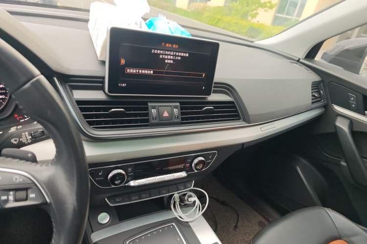 Used Audi Q5L 2020 40 TFSI Prestige Fashion Edition Audio And AC Panel