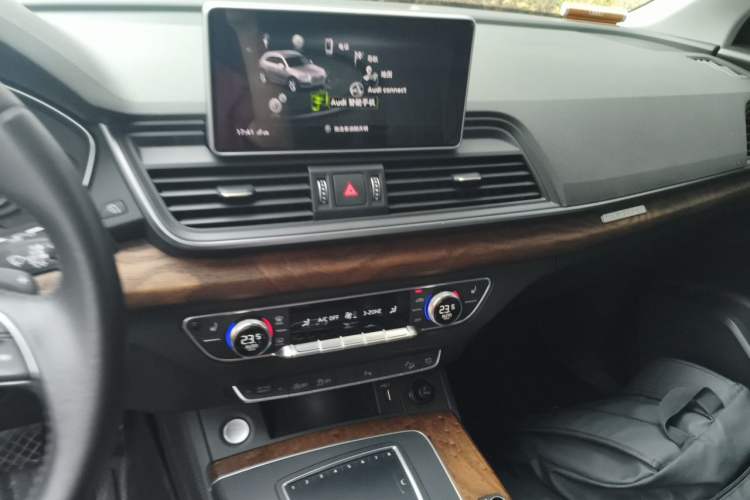 Used Audi Q5L 2020 Updated 40 TFSI Prestige Fashion Edition Audio And AC Panel