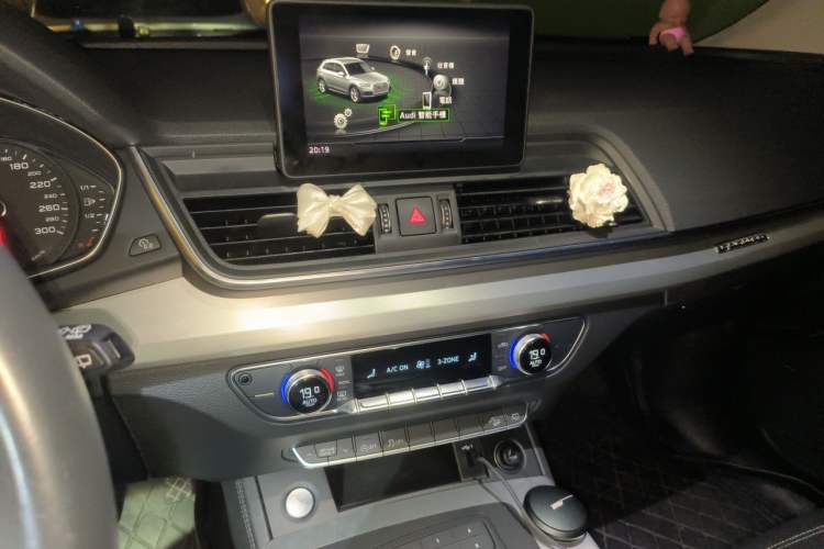 Used Audi Q5L 2020 40 TFSI Prestige Edition Audio And AC Panel