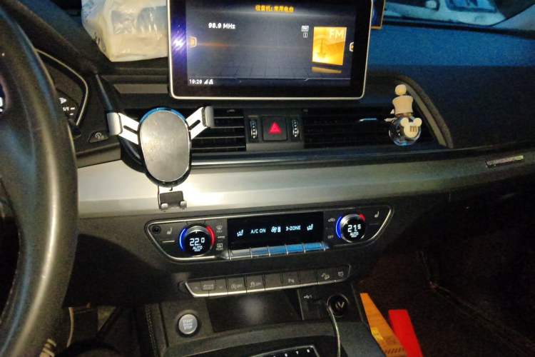 Used Audi Q5L 2020 40 TFSI Prestige Fashion Edition Audio And AC Panel